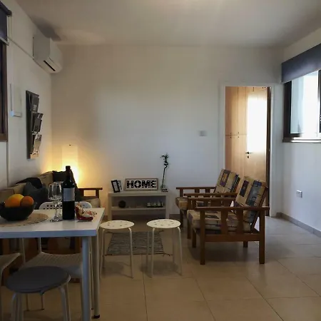 Koloni One Bedroom Guest Apartament *